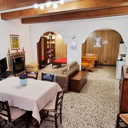 Appartamento Il Grillo Fossato di Vico Dış mekan fotoğraf